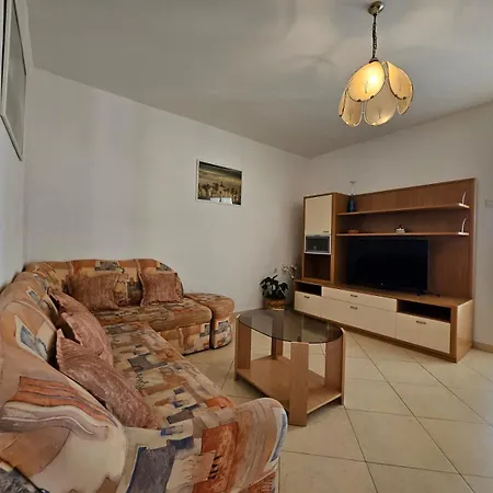 Lola Apartment *